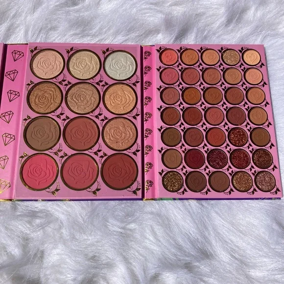 Selena Makeup Pallet - Picture 4 of 4